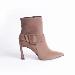 Cecelia New York Pyle Best